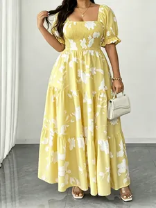 Abito lungo giallo a fiori con scollo quadrato e maniche a sbuffo eleganti dettaglio