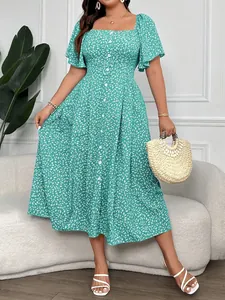 Abito longuette a fiori verde taglie forti con scollo quadrato e vita ben stretta
