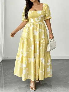 Abito lungo floreale giallo taglie forti con scollo quadrato e gonna a balze