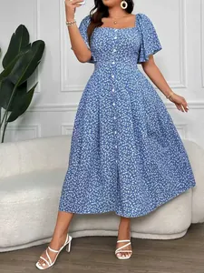 Abito midi taglie forti a fiori blu con scollo quadrato e maniche a sbuffo