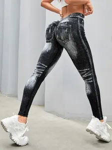 Rückansicht von nahtlosen Leggings in Jeansoptik mit hohem Bund und Scrunch-Butt