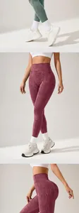 Nahaufnahme der nahtlosen High-Waist-Yogaleggings im Sand-Washed-Look mit Rippstruktur