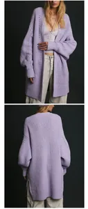 Vista dettagliata del cardigan in maglia lavanda oversize, prospettiva fronte e retro.
