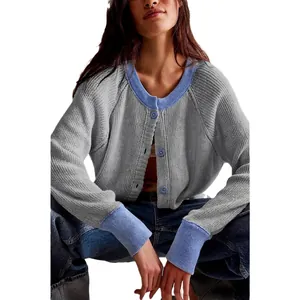 Lässige Damen Strickjacke mit Rundhalsausschnitt in Kontrastfarben