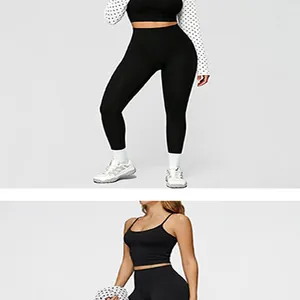 Nahtloses 3-teiliges Yoga-Set mit schwarzem Sport-BH, Leggings und gepunktetem Oberteil