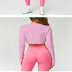 Detaillierte Rückansicht des rosa nahtlosen Yoga-Crop-Tops und der Leggings für Damen