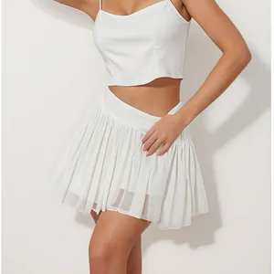 Gonna da tennis plissettata bianca a vita alta con inserto in rete e crop top coordinato