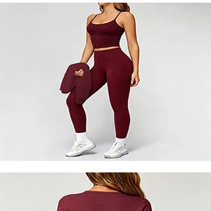 Detailansichten des burgunderroten nahtlosen 3-teiligen Yoga-Sets mit Crop-Top und Leggings
