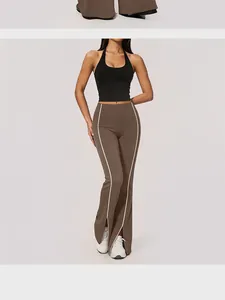 Braune High-Waist-Schlaghose für Yoga mit weißen Paspeln und Schlitz am Beinsaum