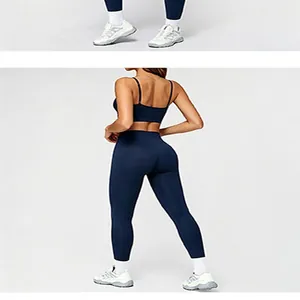 Rückansicht eines marineblauen nahtlosen Yoga-Sets mit einem Sport-BH und Leggings