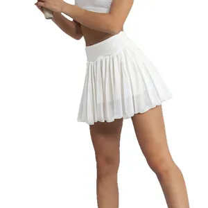 Gonna pantalone da tennis a pieghe bianca a vita alta per yoga e fitness