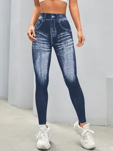 Detailansicht der nahtlosen Yoga-Leggings in Denim-Optik mit hoher Taille für Damen
