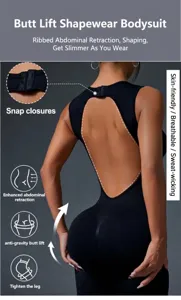 Nahaufnahme eines rückenfreien schwarzen Yoga-Bodysuits mit Druckknöpfen am Nacken.