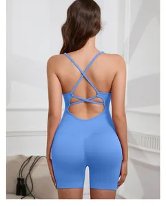 Vue arrière d'un body de yoga bleu une pièce avec des bretelles croisées élégantes