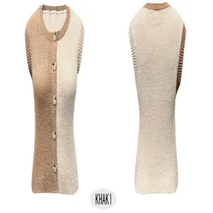 Detailansicht eines zweifarbigen ärmellosen Stricktops mit Knöpfen in der Farbe Khaki