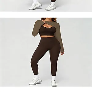 Detailansicht eines nahtlosen 3-teiligen Yoga-Sets mit braunem Sport-BH und Bolero.