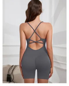 Vue arrière détaillée d'un body de yoga gris avec dos croisé pour femmes actives