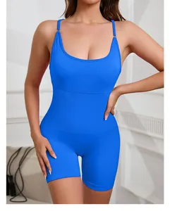 Vue détaillée d'un body de yoga bleu vif côtelé avec fines bretelles spaghetti