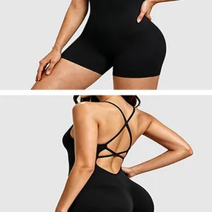 Vue détaillée d'un body de yoga noir pour femme avec bretelles croisées dans le dos.
