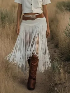 Retro weißer Wildleder-Fransenrock mit unregelmäßigen Quasten für einen Boho-Look