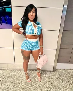 Modisches blau-weißes Hahnentritt-Set aus Kurzarm-Crop-Top und Shorts für trendige Frauen
