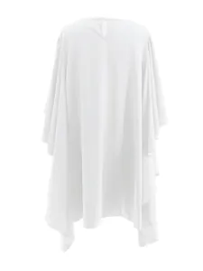 Vue arrière d'une robe blanche grande taille à manches chauve-souris plissée