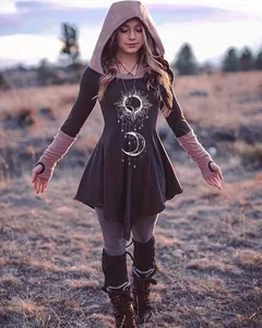 Gothic-Tunika-Kleid mit Kapuze, Himmels-Sonne-Mond-Druck und integrierten Handschuhen