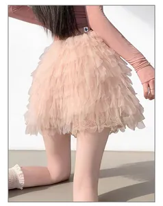 Détails de la jupe-pantalon à volants rose avec une doublure anti-exposition