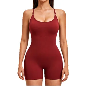 Combinaison de yoga moulante une pièce avec coussinets et col rond en couleur bordeaux
