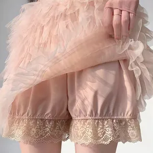 Mini-jupe rose à volants étagés avec short de sécurité intégré en dentelle fine