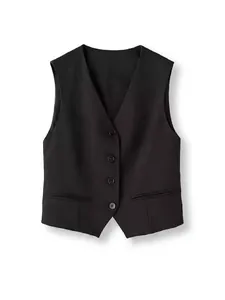 Detalle de un chaleco de traje negro para mujer con cuello en V y cierre de cuatro botones.