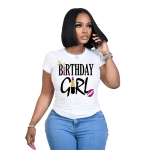 Nahaufnahme eines weißen Damen-T-Shirts mit modischem Birthday Girl-Print-Design