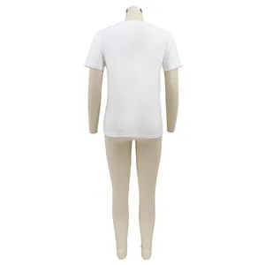 Rückansicht eines schlichten weißen Damen-T-Shirts mit Rundhalsausschnitt auf Mannequin