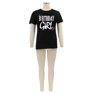 Nahaufnahme eines schwarzen Damen-T-Shirts mit 'Birthday Girl'-Grafikdruckmotiv