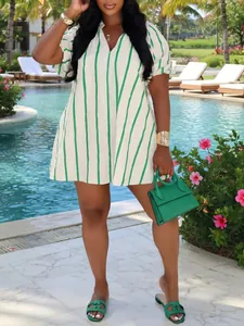Vestido camisero de verano a rayas verdes con cuello en V, mangas abullonadas y línea A