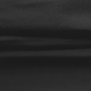 Detalle macro de la textura de un tejido de punto acanalado negro de calidad para monos