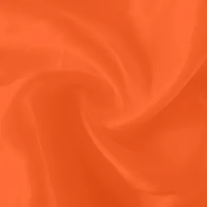 Gros plan détaillé de la texture d'un tissu plissé orange vif pour une robe longue