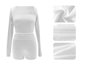 Detail van witte tweedelige outfit met mesh paneel en de geribbelde stofstructuur.