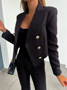 Nahaufnahme eines schwarzen Kurz-Blazers für Damen mit goldenen Löwenknöpfen