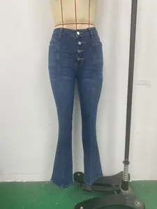 Dames flared jeans met hoge taille, knoopsluiting en slank afkledende siernaden in blauw.