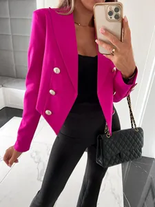 Stilvoller fuchsiafarbener Kurzblazer für Damen mit eleganten zweireihigen Goldknöpfen