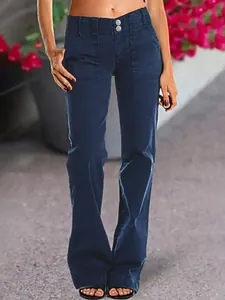 Vue détaillée du jean en denim bleu marine à double boutonnage et coupe droite pour femme
