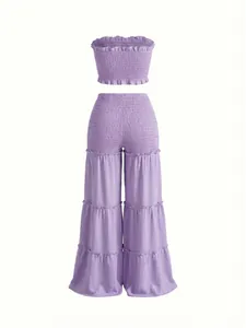 Vista detallada del conjunto de top de tubo fruncido y pantalón ancho con volantes lila