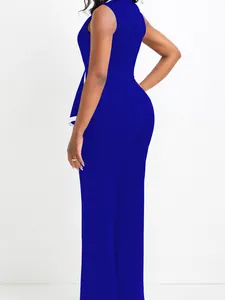 Rückansicht eines eleganten, königsblauen, ärmellosen Jumpsuits mit weitem Bein