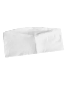 Detail van een minimalistische witte strapless tube top uit een 4-delige modieuze set.