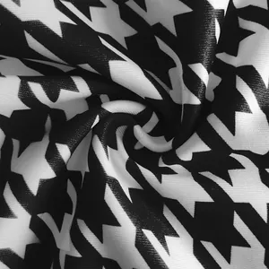 Makrodetail der klassischen schwarz-weißen Hahnentritt-Stofftextur für Modesets