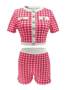 Modisches rosa Hahnentritt-Zweiteiler-Set mit kurzärmeligem Oberteil und passenden Shorts