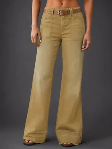 Détail de ce jean large kaki de haute qualité pour femme avec ceinture assortie