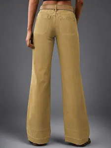 Vue arrière de jean large taille haute pour femme en kaki avec détails d'ourlet