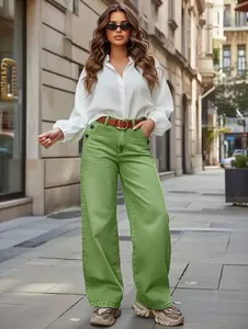 Jean rétro chic à jambes larges pour femmes en vert pour un look décontracté de rue